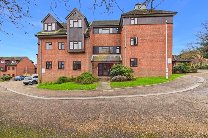 2 Bedroom Flat For Sale In Meadowbrook Court, Colchester, CO1