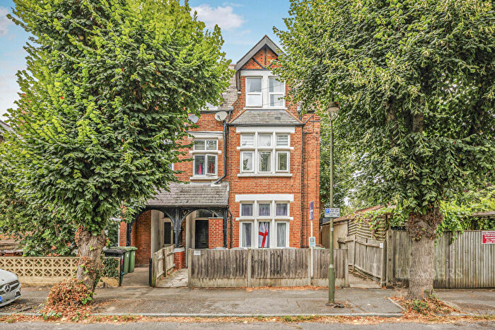 1 Bedroom Flat To Rent In Randolph Road, Epsom, Surrey, KT17