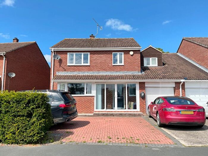5 Bedroom Link Detached House To Rent In Read Mead, Glastonbury, BA6