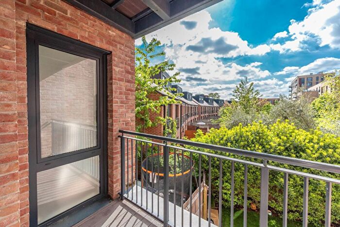 2 Bedroom Flat To Rent In Green Lane, Edgware, HA8