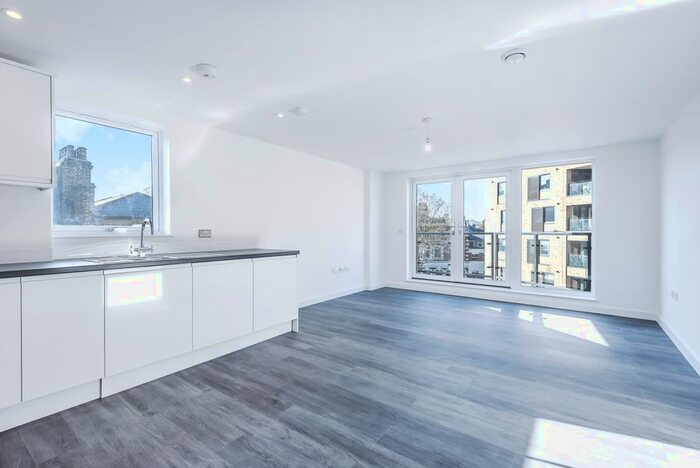 2 Bedroom Flat To Rent In Blackwall Lane, London, SE10