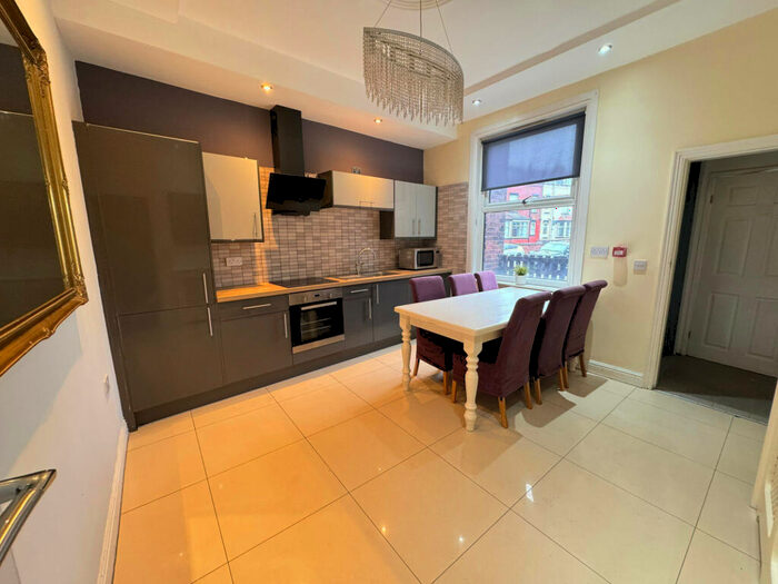 4 Bedroom Terraced House To Rent In York Road, Leeds, LS9