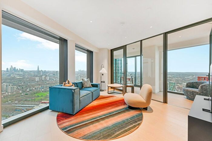 2 Bedroom Flat To Rent In River Park Tower, Nine Elms Lane, London, SW8