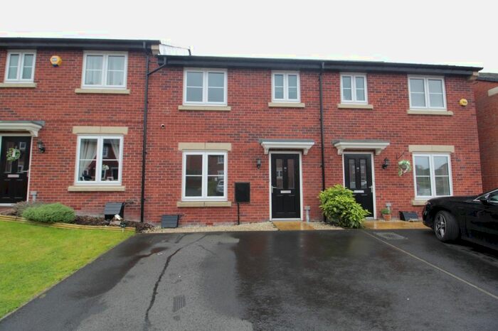 3 Bedroom Terraced House To Rent In Ivy Court, Glossop, SK13