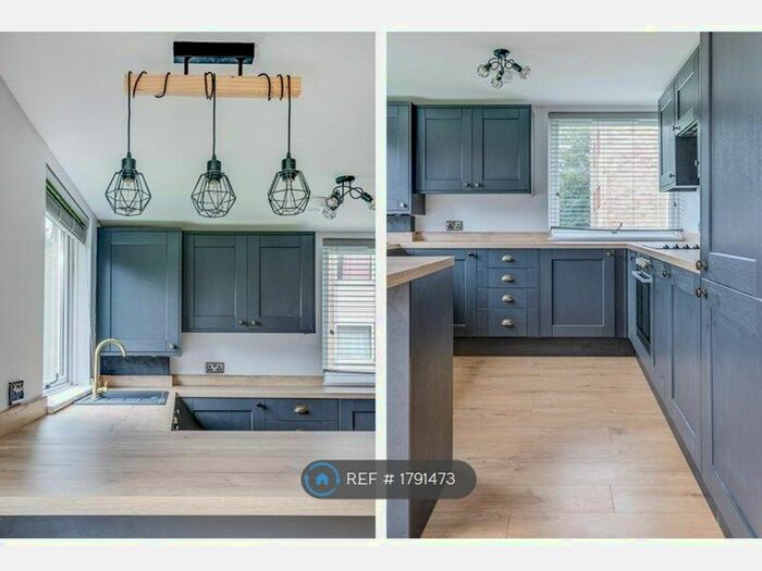 2 Bedroom Flat To Rent In Farleigh Court, South Croydon, CR2