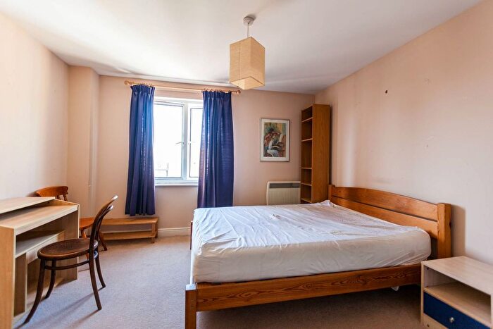 2 Bedroom Flat To Rent In Candle Street, Stepney, London, E1