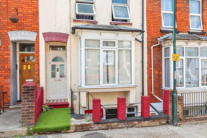1 Bedroom Flat For Sale In Meadow Bank Road, Chatham, ME4