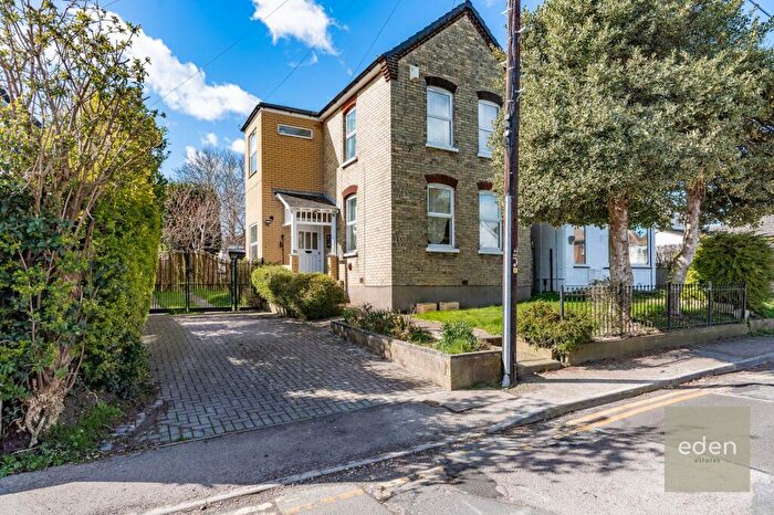 3 Bedroom Detached House For Sale In Mount Road, Rochester, ME1