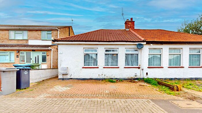 3 Bedroom Bungalow For Sale In Eton Avenue, Wembley, HA0