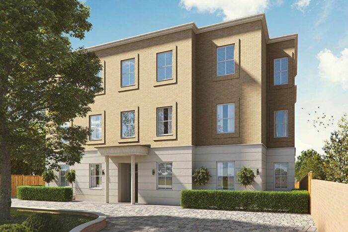 2 Bedroom Flat For Sale In The Oaks, Chigwell, IG7