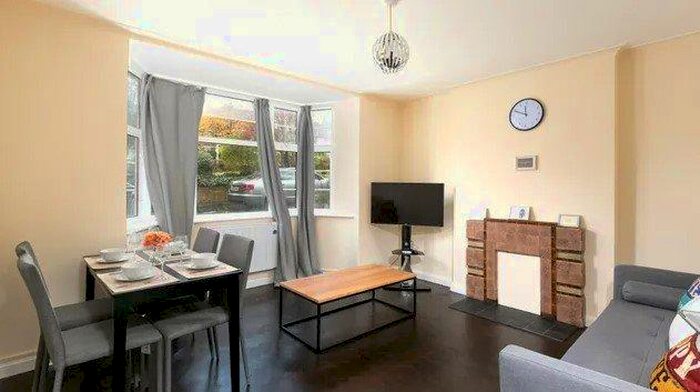 2 Bedroom Property To Rent In Colney Hatch Lane, London, N10