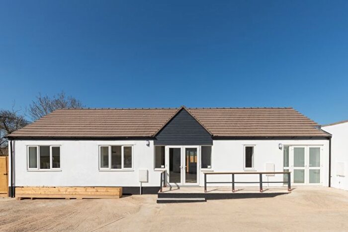 2 Bedroom Bungalow To Rent In New Yatt Road, North Leigh, OX29