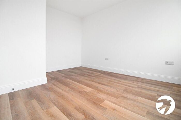 1 Bedroom Flat To Rent In New Road, Gravesend, Kent, DA11