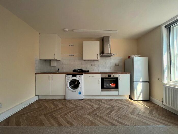 2 Bedroom Flat To Rent In Sun Street, Waltham Abbey, EN9