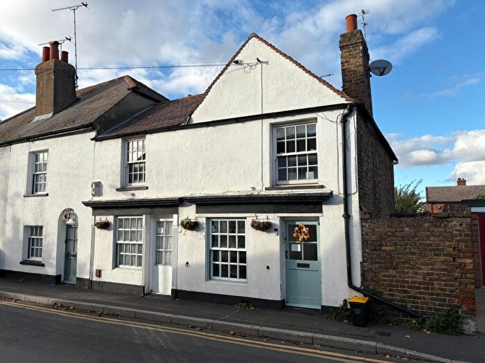 1 Bedroom Flat For Sale In A High Street, Great Wakering, Southend-On-Sea, Essex, SS3