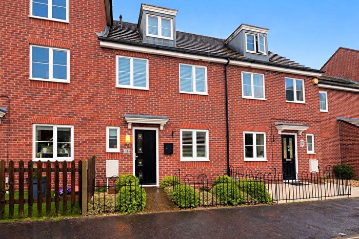 4 Bedroom Terraced House For Sale In Fawn Drive, Aldershot, Hampshire, GU12