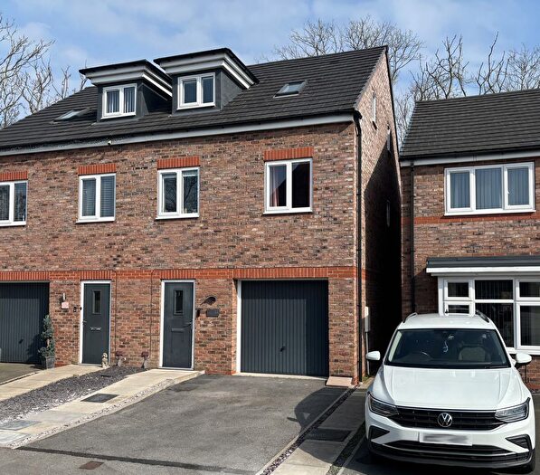 4 Bedroom Semi-Detached House For Sale In Carter Drive, Hessle, HU13