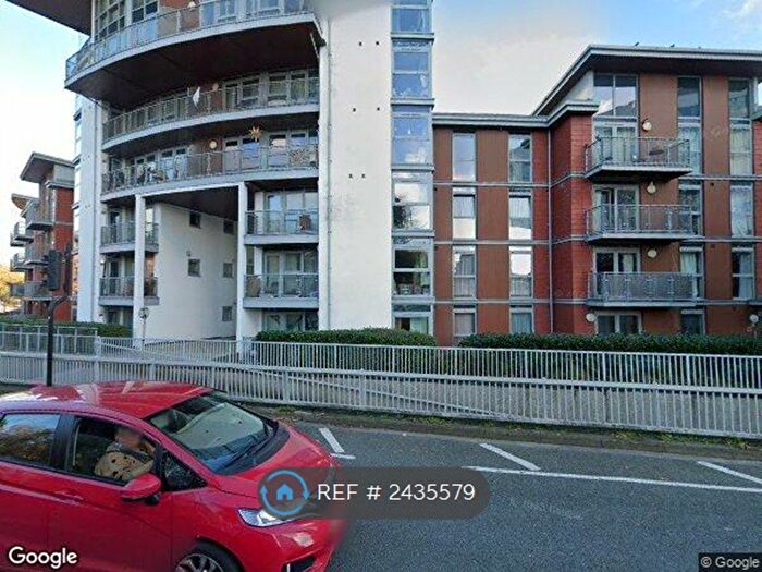 2 Bedroom Flat To Rent In Kelvin Gate, Bracknell, RG12