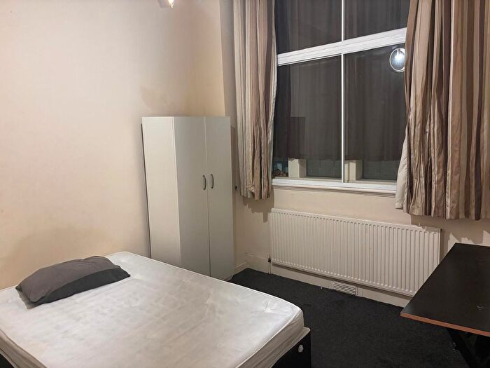 3 Bedroom Flat To Rent In London, E14