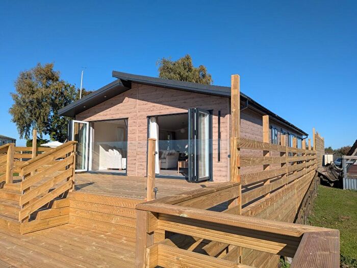 3 Bedroom Mobile Home For Sale In Tallington Lakes, PE9