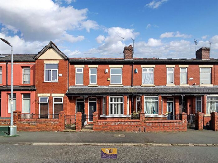 3 Bedroom Terraced House For Sale In Kennedy Road, Salford, M5