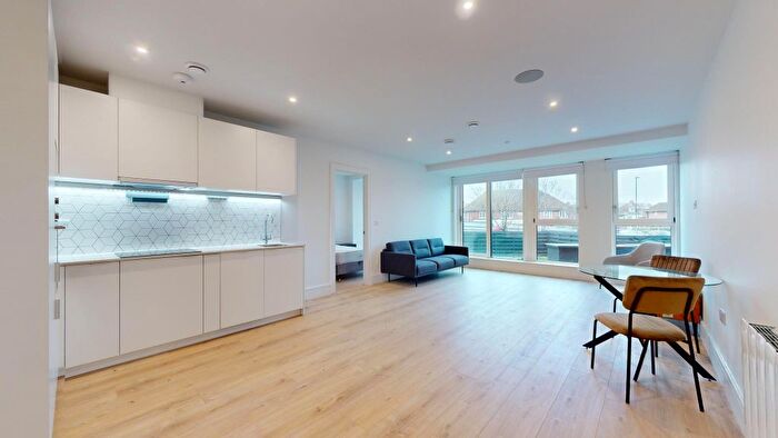 2 Bedroom Flat To Rent In Beverley Way, New Malden, SW20
