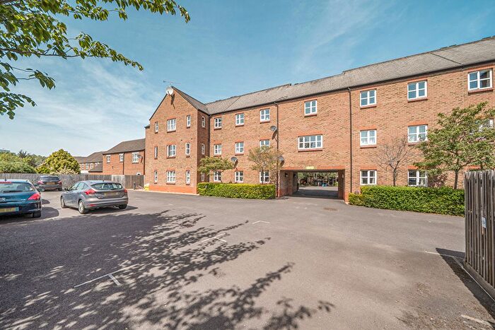 2 Bedroom Flat For Sale In Winters Field, Taunton, TA1