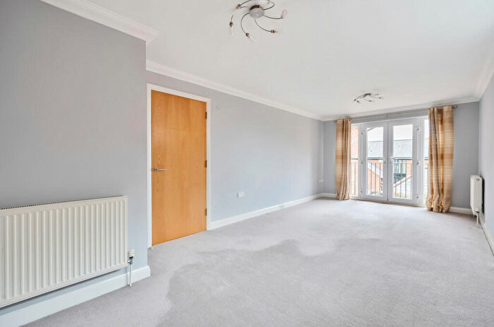 2 Bedroom Apartment For Sale In Winchester Road, Bishops Waltham, Southampton, Hampshire, SO32