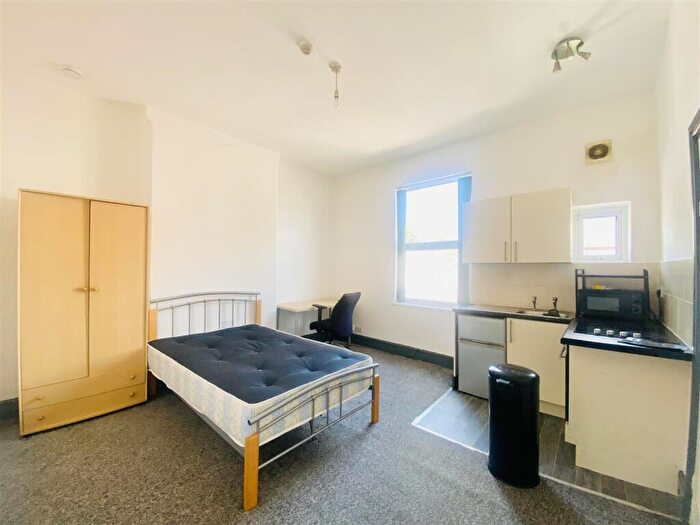 Studio To Rent In Park Road, Nottingham, NG7