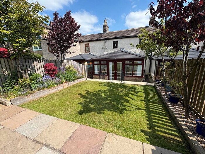 2 Bedroom Cottage For Sale In Bradshaw Lane, Bradshaw, Halifax, HX2
