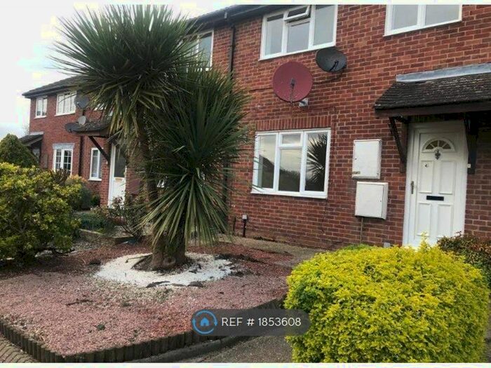 3 Bedroom Terraced House To Rent In Dunster Gardens, Slough, SL1