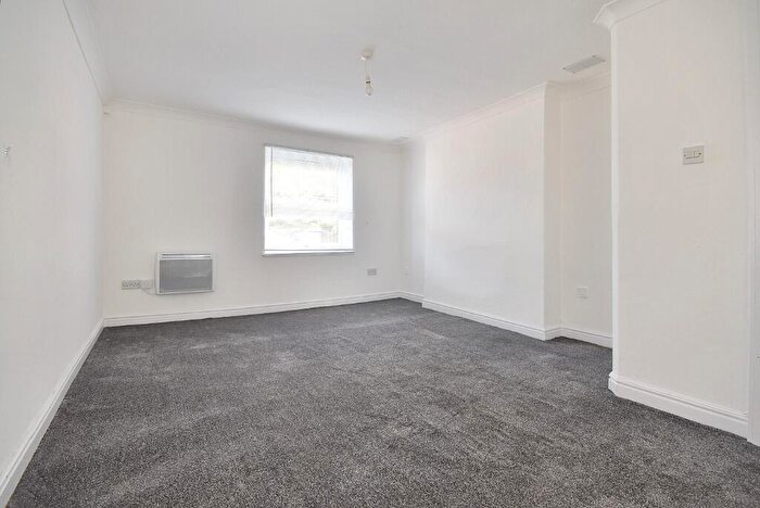 2 Bedroom Flat To Rent In Kilcreggan View, Inverclyde, Greenock, PA15
