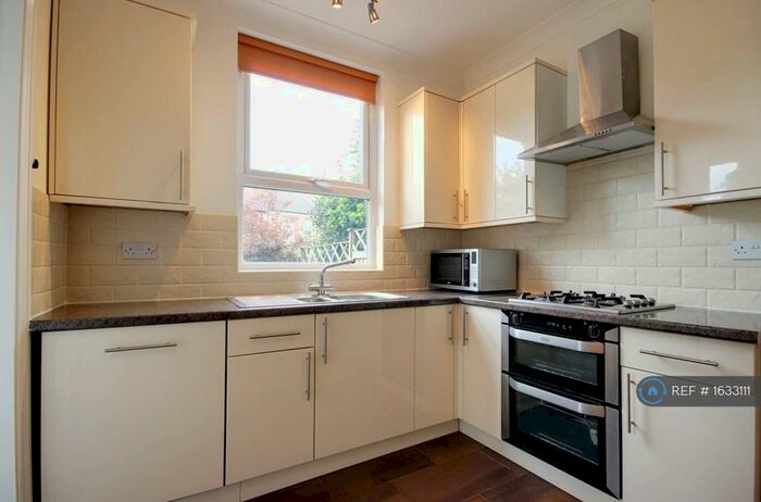2 Bedroom Flat To Rent In East Finchley, London, N2