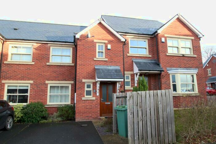 2 Bedroom House To Rent In Oak Park Close, Leeds, West Yorkshire, Uk, LS16