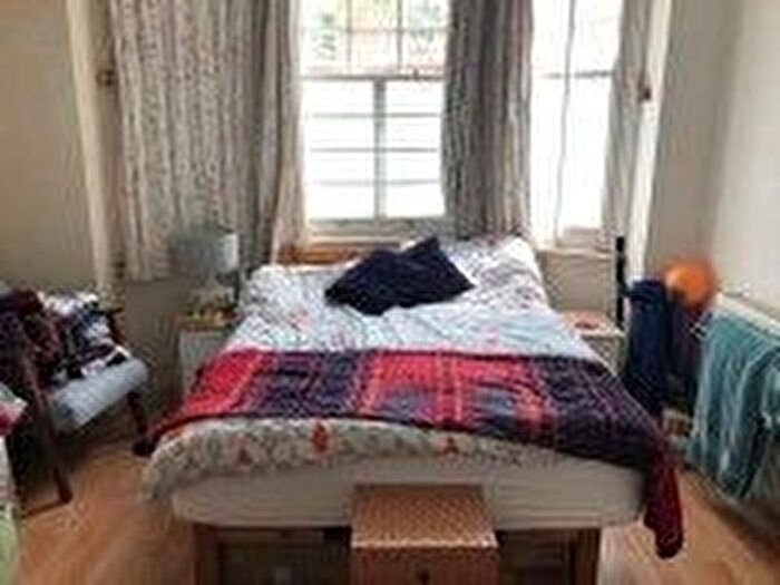 2 Bedroom Flat To Rent In Hackford Road, Oval, SW9