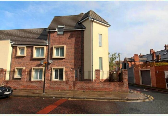 4 Bedroom Town House To Rent In Romulus Court, Newcastle Upon Tyne, NE4