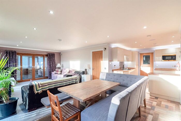 2 Bedroom Detached House For Sale In Hill View Lodges, Rumbling Bridge, KY13