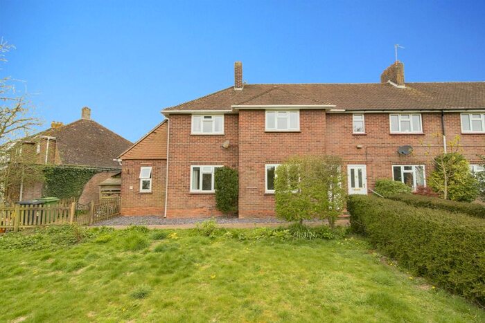 3 Bedroom End Of Terrace House For Sale In Bible Fields, Dummer, Basingstoke, RG25