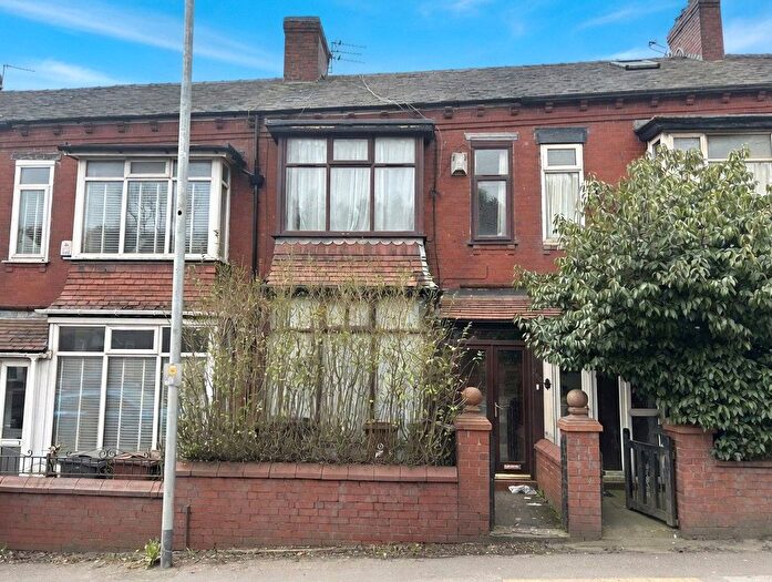 3 Bedroom Terraced House For Sale In Abbey Hills Road, Oldham, Greater Manchester, OL8