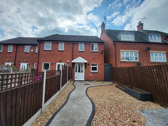2 Bedroom Town House To Rent In Wharfe Close, Uttoxeter, ST14