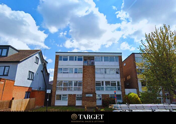 1 Bedroom Flat To Rent In Crossbrook Court, Cheshunt, EN8