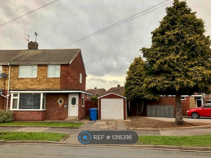 3 Bedroom Semi-Detached House To Rent In St. Leonards Road, Beverley HU17