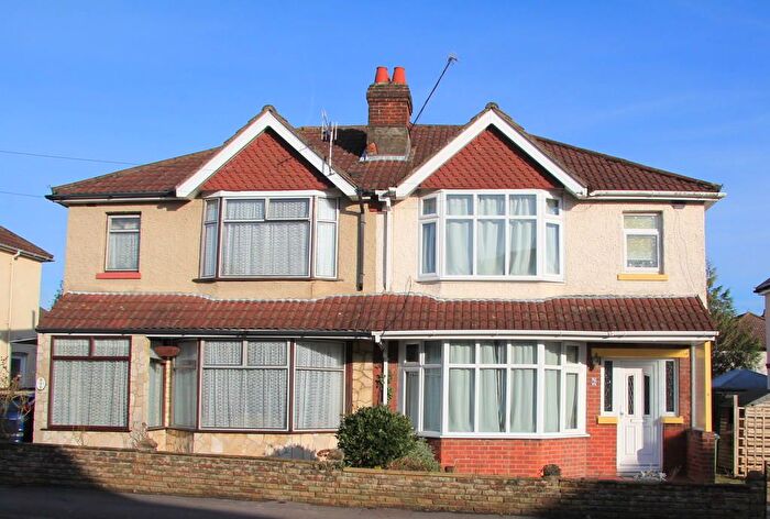 4 Bedroom Semi-Detached House To Rent In Blenheim Gardens, Southampton, SO17