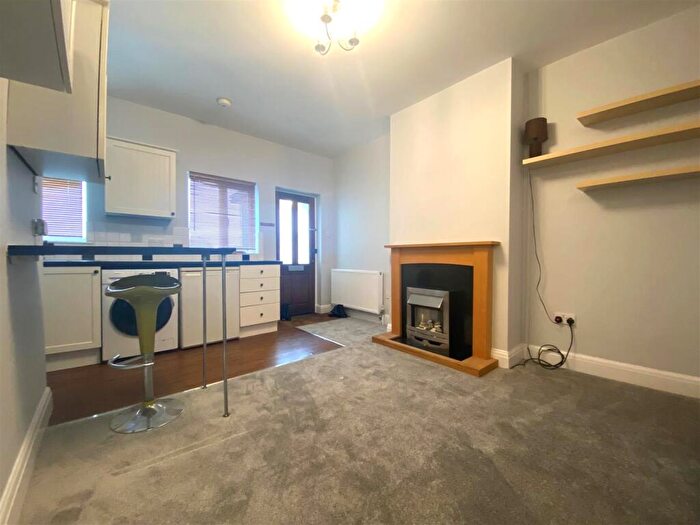 2 Bedroom Apartment To Rent In Clarendon Parade, Turners Hill, Cheshunt, EN8
