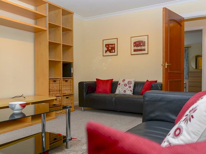 2 Bedroom Flat To Rent In Links View, AB24