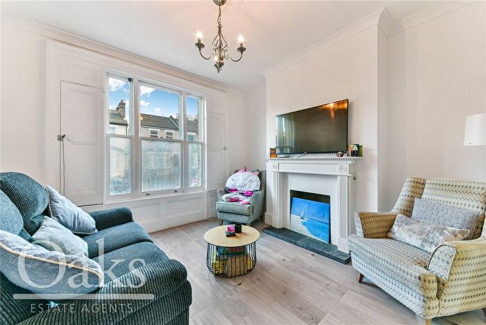 2 Bedroom Maisonette To Rent In Oval Road, East Croydon, CR0