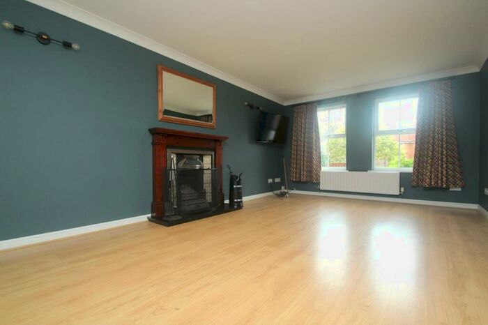 4 Bedroom Garage / Parking To Rent In St. Georges Avenue, Harrogate, North Yorkshire, HG2