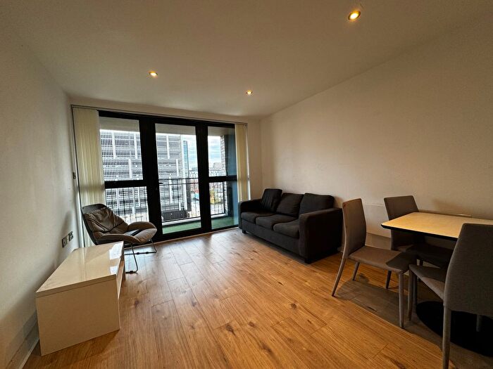 2 Bedroom Flat To Rent In Oldham Road, Manchester, M4