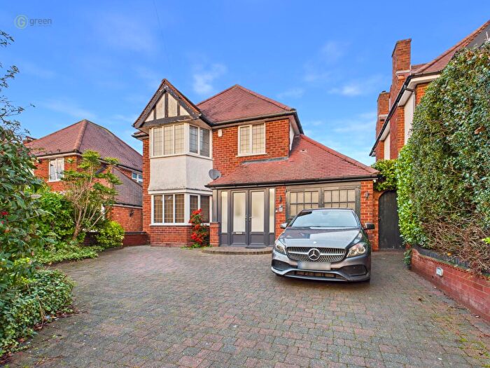 3 Bedroom Detached House For Sale In Holifast Road, Sutton Coldfield, B72