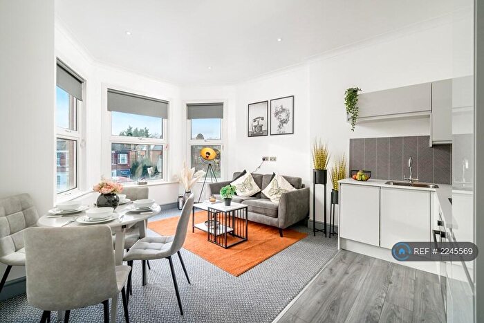 2 Bedroom Flat To Rent In West Hampstead, London, NW2